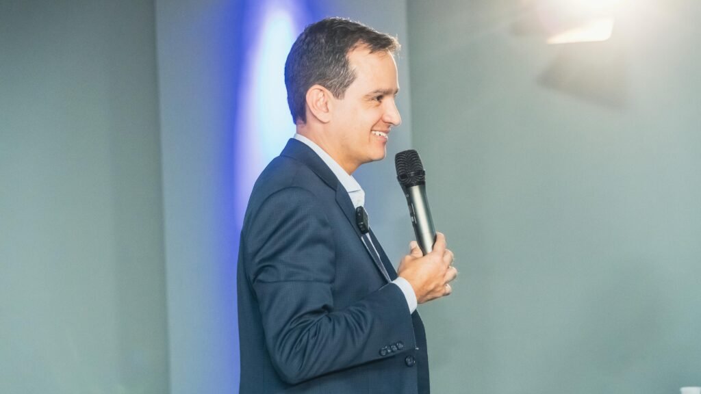 Rafael Camara ministrando uma palestra